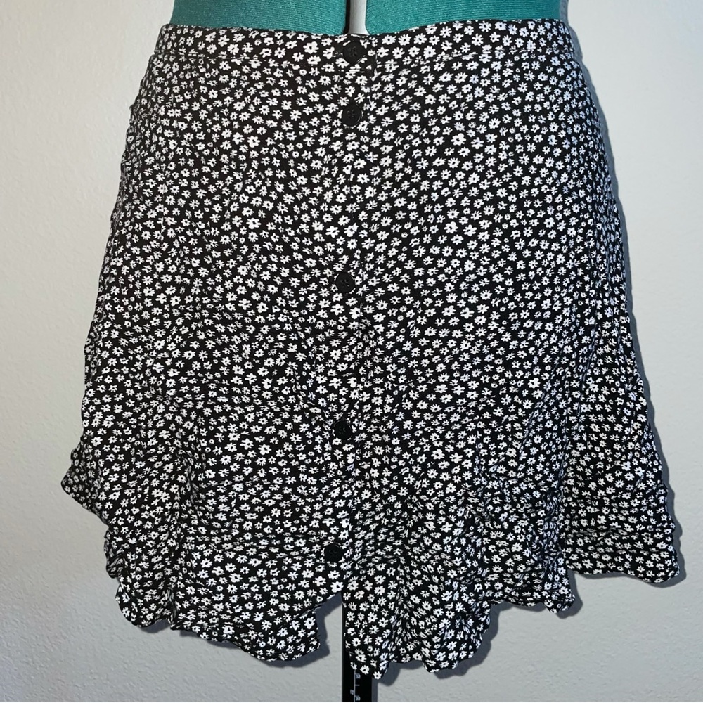 Divided Midi skirt black and white flowers size 12